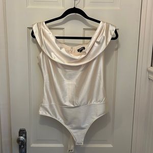 Express Shoulder/Off Shoulder bodysuit Size S